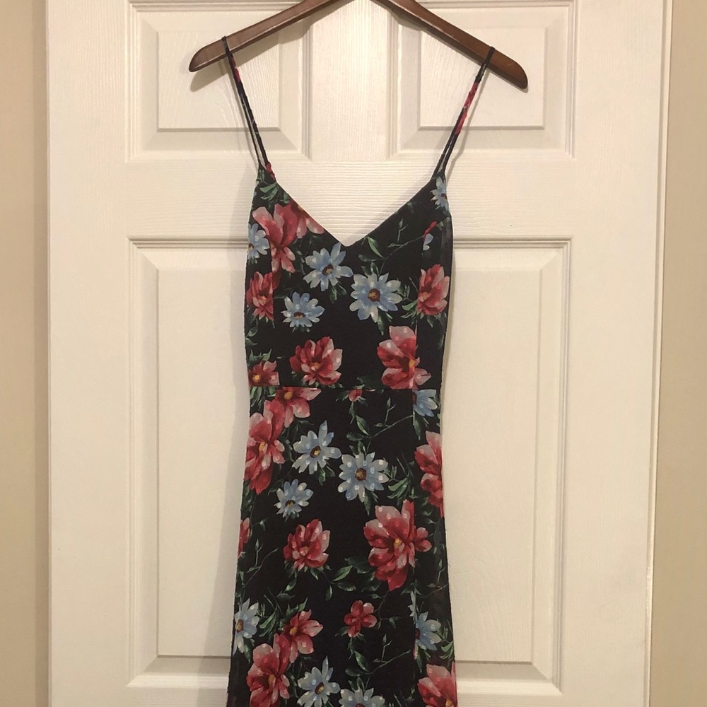 Premier Amour Sleeveless Floral Maxi Dress